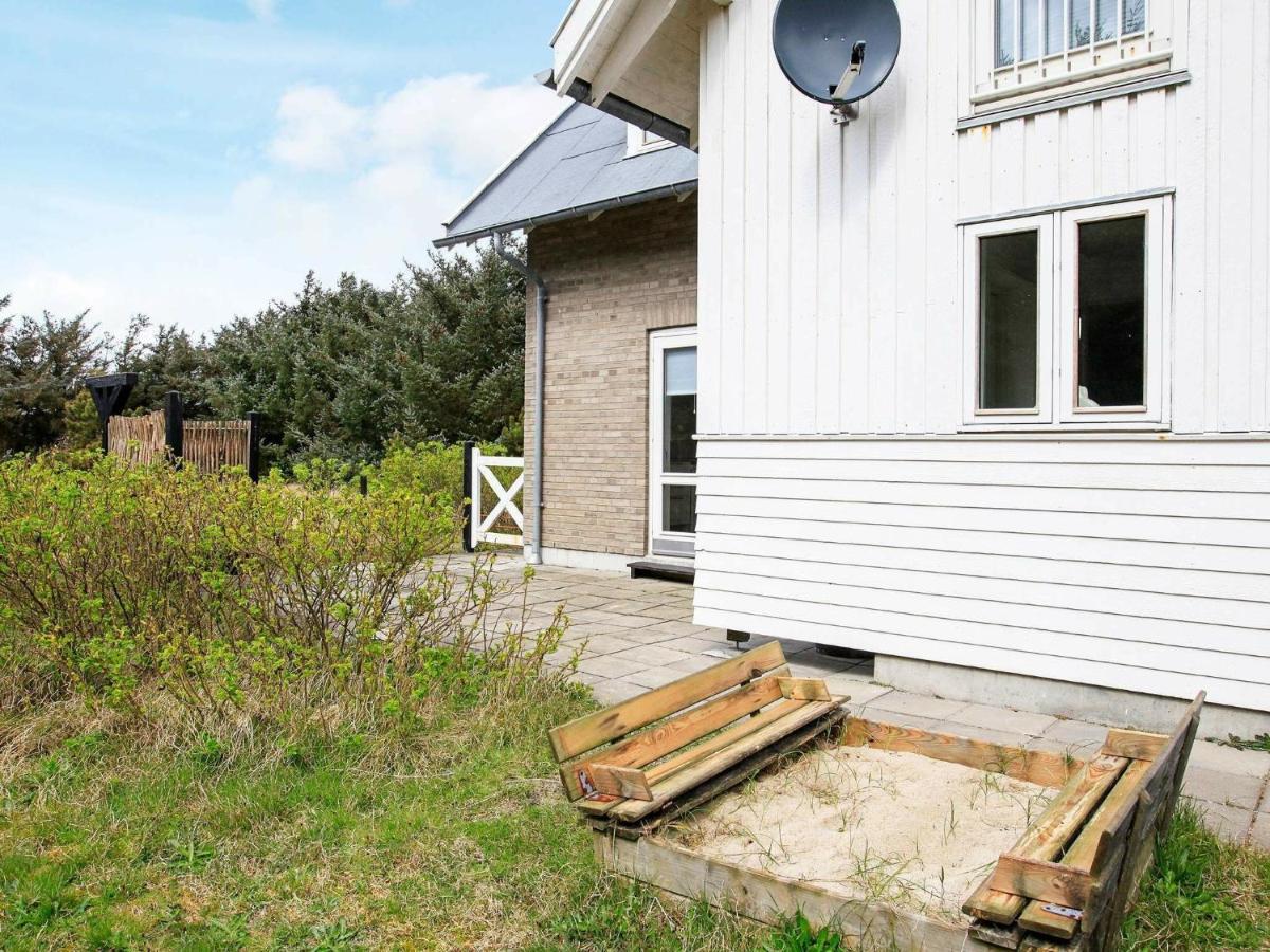 5 Person Holiday Home In Harbo Re Harboor Exterior photo